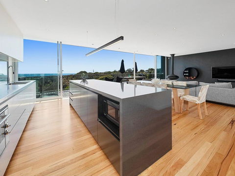 Bay Vista - Amazing Bay Views With The Beach At Your Doorstop! - Kempsey Accommodation 2