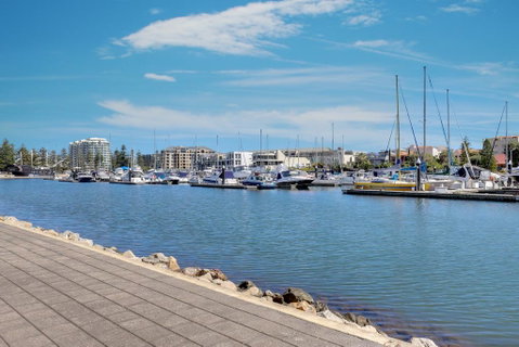 Bayswaterfront Apartments - Kempsey Accommodation 0