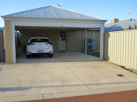 Beach And Golf Hideaway - Kempsey Accommodation 3