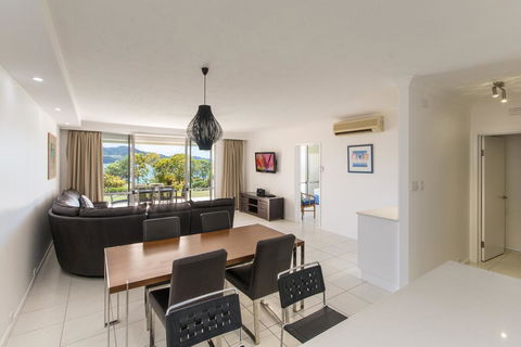 Beach Front Lagoon Lodge Apartments - Kempsey Accommodation 2