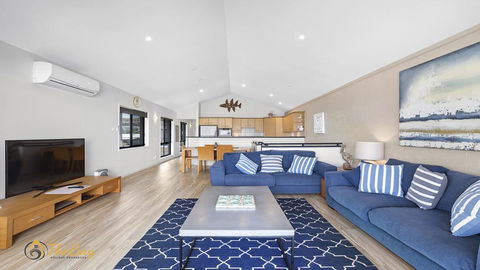 Beach House 72A Marine Drive - Fingal Bay - Kempsey Accommodation 2