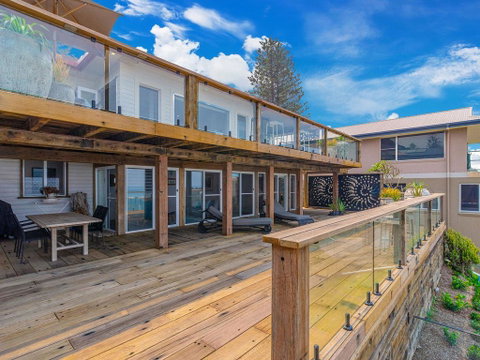 Beach Shack On Main Yamba Magnificent Views Photos Available Shortly Free WiFi - Kempsey Accommodation 3