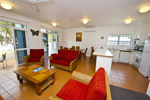 Beachcomber Unit 2 - Kempsey Accommodation 0