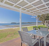 Beached Inn' 93 Foreshore Drive - Spacious beach front house - Kempsey Accommodation