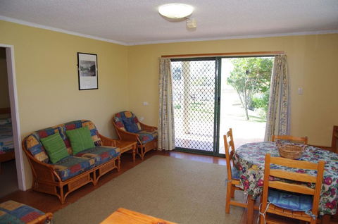 Beachfront 1, 25 Willow Street - Kempsey Accommodation 2