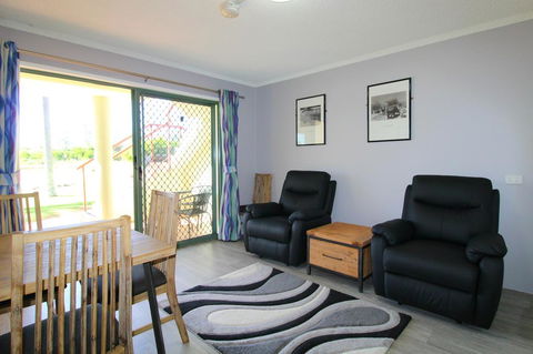 Beachfront 2, 25 Willow Street - Kempsey Accommodation 2