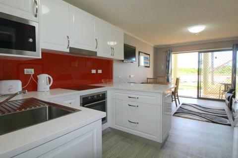 Beachfront 2, 25 Willow Street - Kempsey Accommodation 0