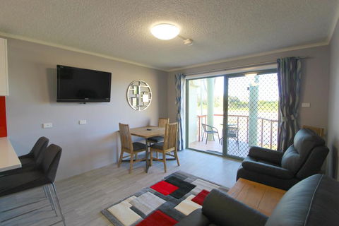 Beachfront 4, 25 Willow Street - Kempsey Accommodation 3