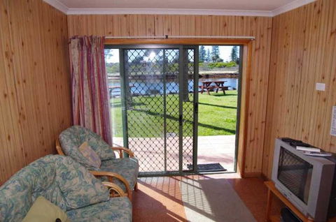 Beachfront 5, 25 Willow Street - Kempsey Accommodation 3