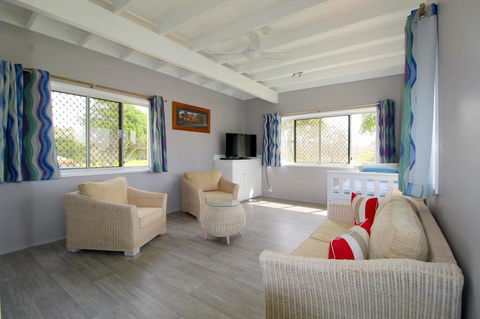 Beachfront 6, 25 Willow Street - Kempsey Accommodation 0