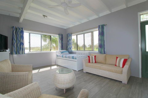 Beachfront 6, 25 Willow Street - Kempsey Accommodation 1