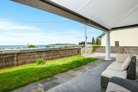Beachfront Buena Vista - PetFriendly - Kempsey Accommodation 0
