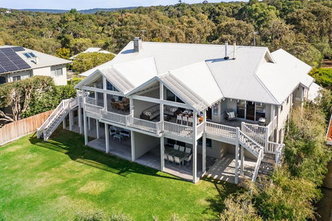 Beachfront On Eagle Bay - Kempsey Accommodation 1