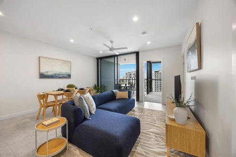 Rivello Apartments - Free Secure Car Park, 6km To City, Ferry Terminal, Eat Street, Rooftop Pool, Sauna, Portside Dinning - Kempsey Accommodation 2