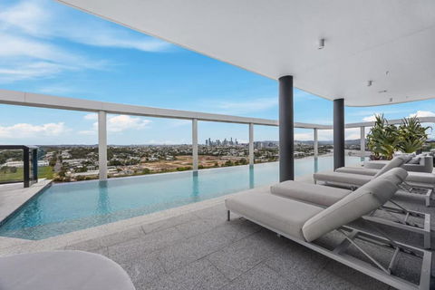 Rivello Apartments - Free Secure Car Park, 6km To City, Ferry Terminal, Eat Street, Rooftop Pool, Sauna, Portside Dinning - Kempsey Accommodation 1