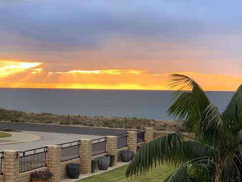 Relaxing Getaway Beachfront Access Multi Family Pets Mandurah - Kempsey Accommodation 1