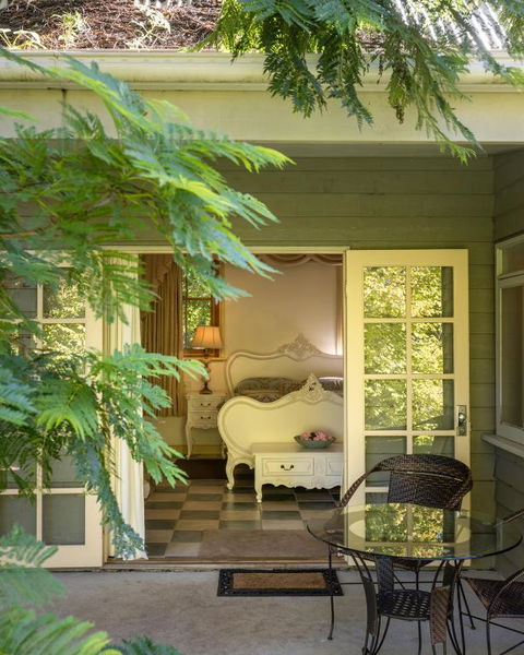 River Cottage - Kempsey Accommodation 1