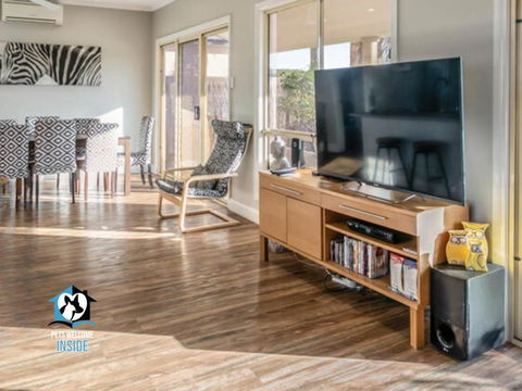 Renovated Beautiful Holiday Home With A Private Beach & Stunning Views! - Kempsey Accommodation 2