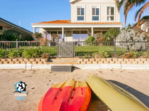 Renovated Beautiful Holiday Home With A Private Beach & Stunning Views! - Kempsey Accommodation 1