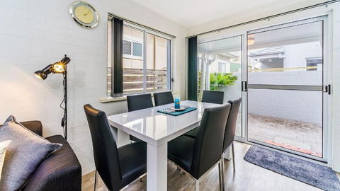 RED Rock - Townhouse In Town - Kempsey Accommodation 1
