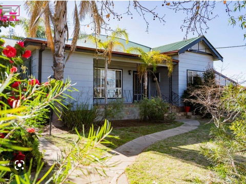 Red Steps - Family & Pet Friendly - Kempsey Accommodation 0