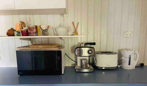Red Steps - Family & Pet Friendly - Kempsey Accommodation 2