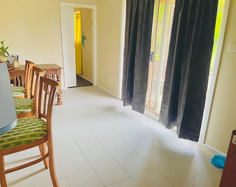 Red Steps - Family & Pet Friendly - Kempsey Accommodation 3