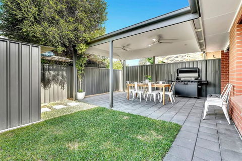 Redbrick Retreat - Generous Coastal Escape - Kempsey Accommodation 3