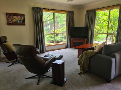 REDGUM RETREAT BRIGHT - Luxury Spa Villa - Kempsey Accommodation 2
