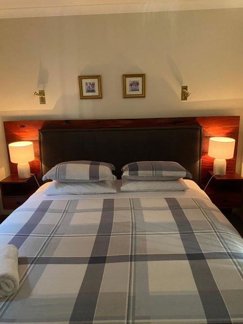 REDGUM RETREAT BRIGHT - Luxury Spa Villa - Kempsey Accommodation 1
