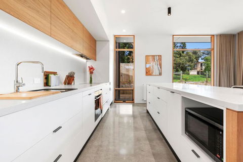 REFRESH At Lonnie - Kempsey Accommodation 3