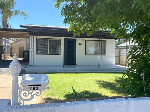 Relax At Gossan - Kempsey Accommodation 3