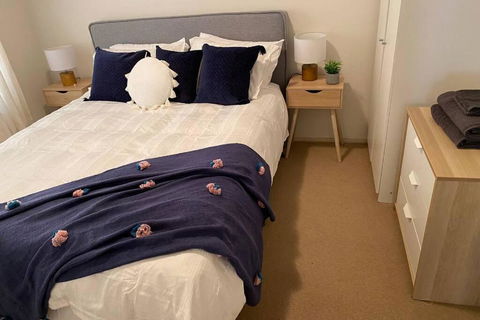 Relax In The Spa With Views Opposite Lake Eildon - Kempsey Accommodation 2
