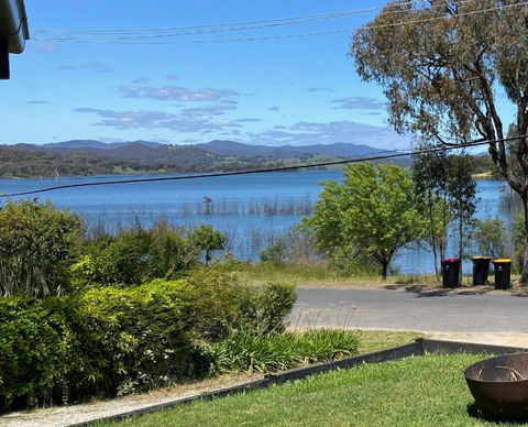Relax In The Spa With Views Opposite Lake Eildon - Kempsey Accommodation 0