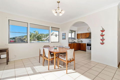 Retro Beach House - Kempsey Accommodation 3