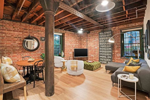 Retro Meets Industrial At Heritage Bond Store - Kempsey Accommodation 0