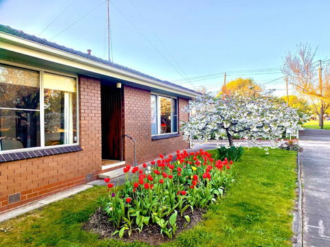 Retro Riverside Redan, Ballarat - Kempsey Accommodation 0