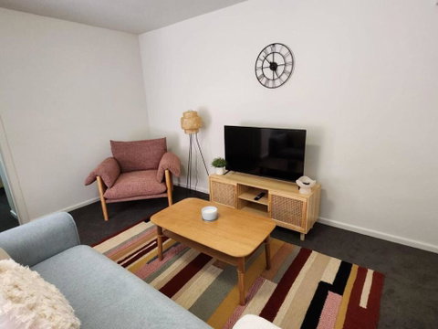 Retro Rose St Kilda Mansions - Kempsey Accommodation 0