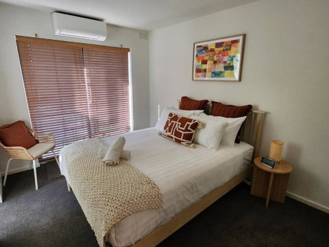Retro Rose St Kilda Mansions - Kempsey Accommodation 3