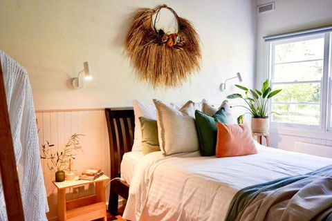 River Lea Cottage - Kempsey Accommodation 0