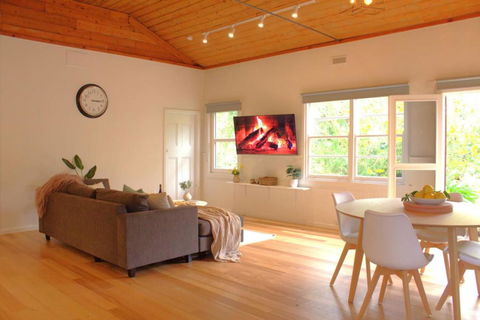 River Lea Cottage - Kempsey Accommodation 1