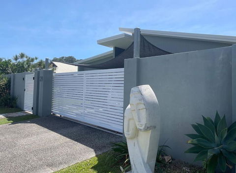 Relax At Trinity Beach Getaway, Blue Lagoon, Trinity Beach - Kempsey Accommodation 1