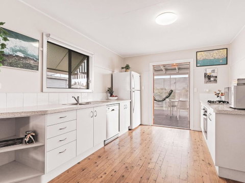 Rosena - The Classic Beach House - 5 Cashmore Street - Kempsey Accommodation 1