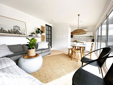 Saint Brides - Superior Boutique Accomodation - STEPS TO PAKINGTON STREET - Kempsey Accommodation 2