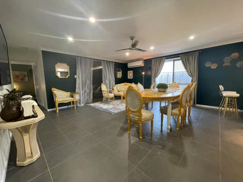 Royal Romanesque Holiday House In Dakabin - Kempsey Accommodation 0