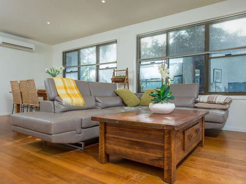 Rolling Waves No 2 - Kempsey Accommodation 1