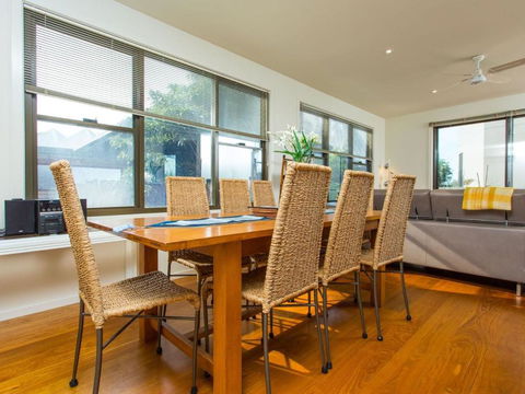 Rolling Waves No 2 - Kempsey Accommodation 2