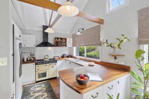 Romantic Lakeview Cottage - Kempsey Accommodation 2