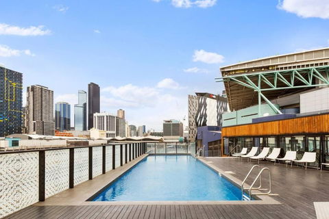 Rooftop Pool 2BR Apt At Marvel Stadium With Free Parking - Kempsey Accommodation 3