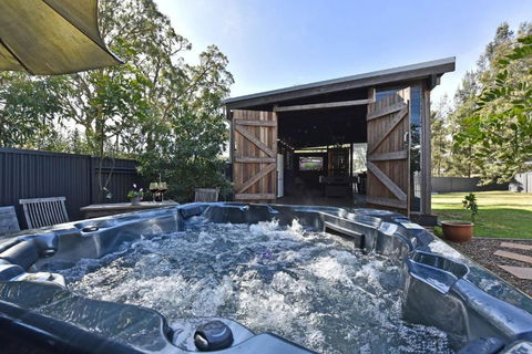 Rose Cottage Studio Romantic Or Solo Getaway. Spa, Games Room - Kempsey Accommodation 0
